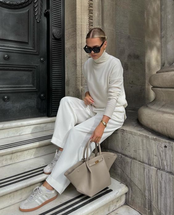 Stylish Women's Handbag | Ample Storage Capacity