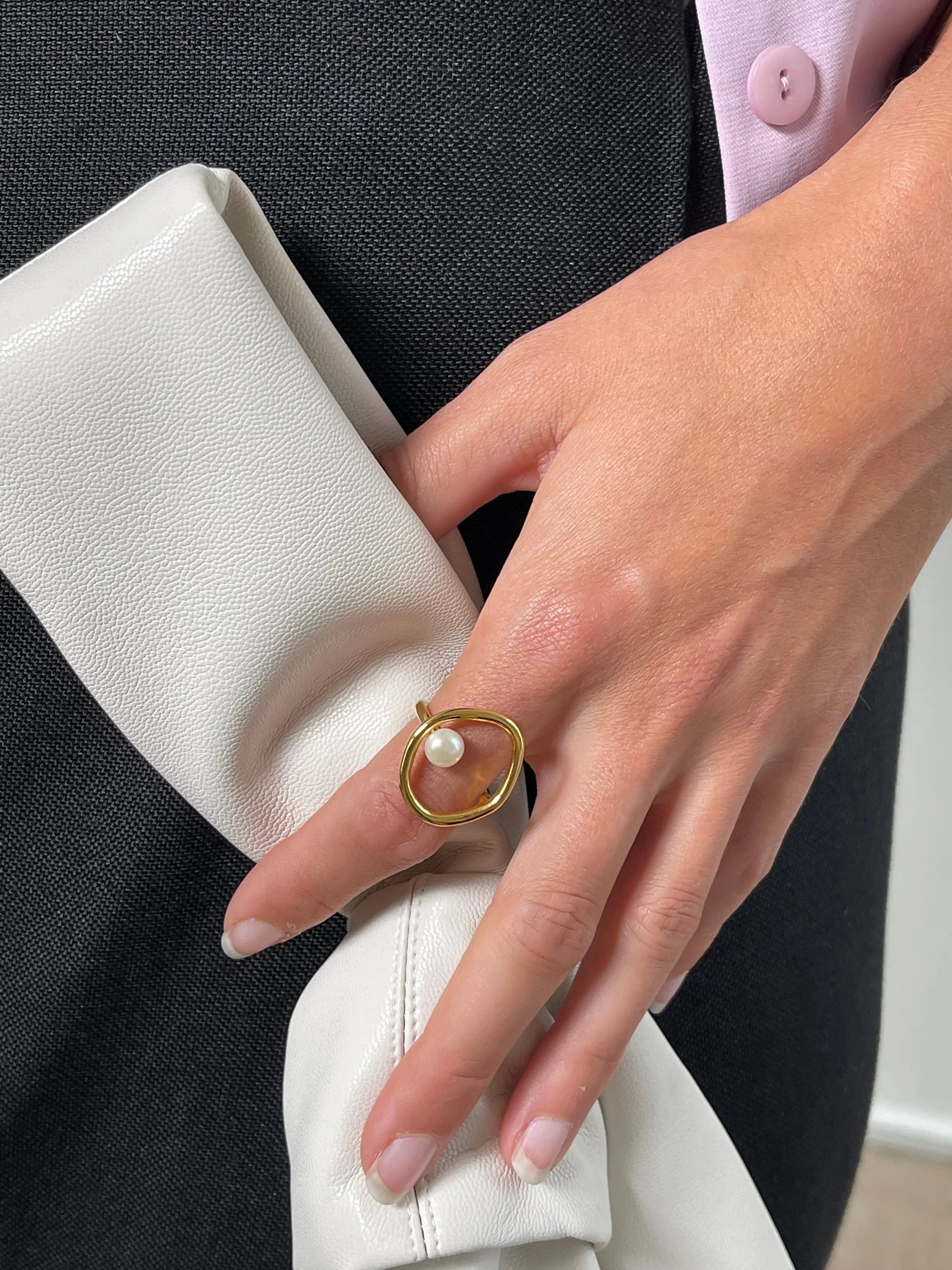 Simple Oval Ring with Pearl