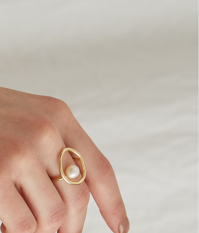 Simple Oval Ring with Pearl